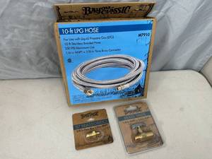New Bayou Classic 10 ft Stainless Gas Hose with Fittings -$70 retail