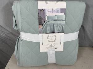 New 3 Piece Quilt Set - Queen Size