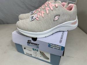 New Skechers Arch Comfort Shoes - Size 12
