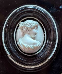 Vintage Framed Cameo