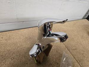 lot 18 image: New Moen one handle bathroom faucet