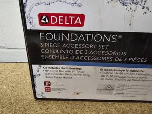 lot 31 image: Delta 3-piece accessory set, stainless steel garbage can with removable liner