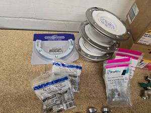lot 33 image: Variety of plumbing valves and flanges