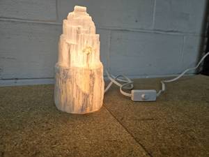 lot 41 image: crystal light
