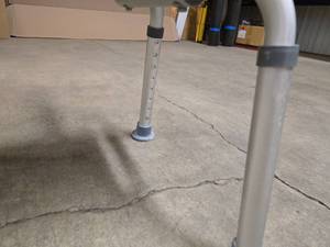 lot 46 image: Bath chair - adjustable height