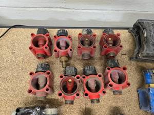 lot 69 image: Embassey Manual supply blocks, end blocks and line gauges - radiator manifold