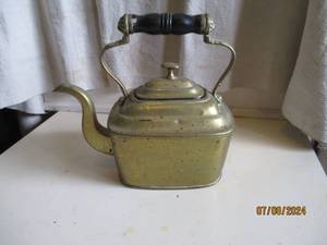 lot 52 image: Very heavy brass tone lidded tea ke...