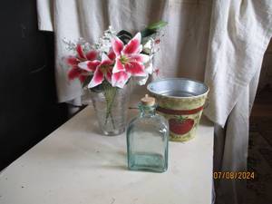 lot 59 image: Assortment of vintage glassware and...