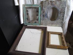 lot 71 image: Assorted of of Vintage picture fram...