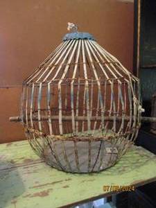 lot 87 image: Vintage pendulum style metal birdca...