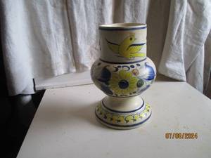 lot 91 image: Hand painted 10 floral themed vase...