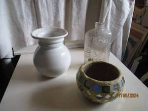 lot 92 image: Hand crafted flower vase, mosaic st...