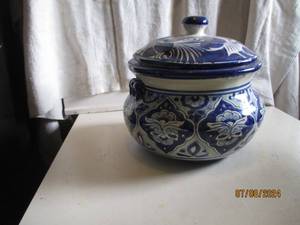 lot 94 image: Vintage blue and white floral theme...