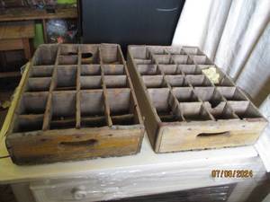 lot 127 image: Pair of Vintage compartmentalized s...