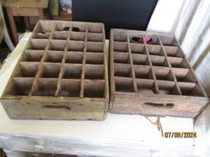 lot 128 image: Pair of Vintage compartmentalized s...