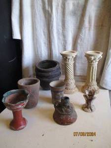 lot 143 image: Variety lot of terracotta and other...