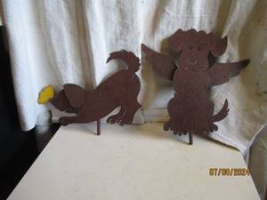 lot 155 image: Rustic cut metal dog decor...