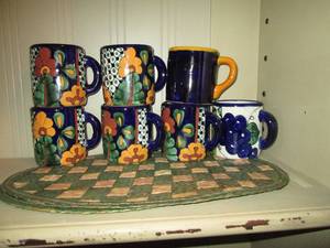 lot 369 image: 9pc Talavera Mexican Pottery mugs and placemats