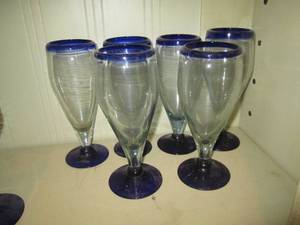 lot 379 image: (6) Cobalt blue rimmed and footed hand blown Mexican glass stemware