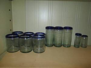 lot 381 image: Variety of (11) Cobalt blue rimmed hand blown Mexican glassware