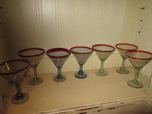 lot 391 image: (8) Red rimmed hand blown Mexican martini glass