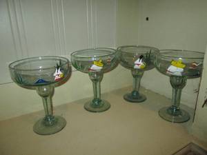 lot 393 image: (4) Mexican hand blown and painted margarita glasses