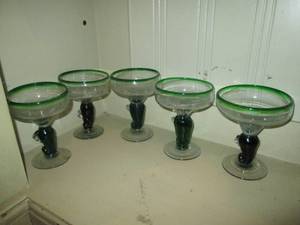 lot 395 image: Set of (5) green rimmed hand blown Mexican margarita glasses