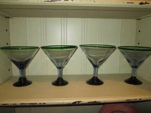 lot 397 image: Set of (4) green rimmed Mexican hand blown martini glasses