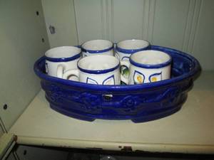 lot 404 image: Cobalt blue Hand crafted Mexican oblong ceramic dish with Cala Lily adorned mugs