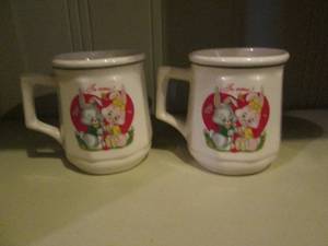 lot 407 image: Pair of Mexican valentines day coffee mugs