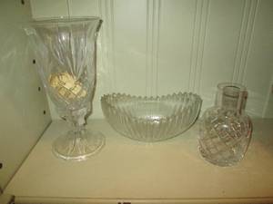 lot 408 image: Mexican etched glass hurricane vase, flower urn and oblong candy dish