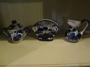 lot 411 image: 3pc Mexican talavera set with sugar and creamer dishes plus napkin holder