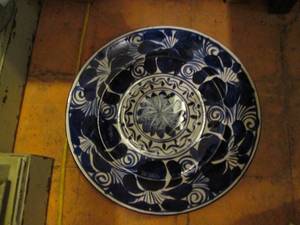 lot 419 image: 17 Mexican Talavera serving platter
