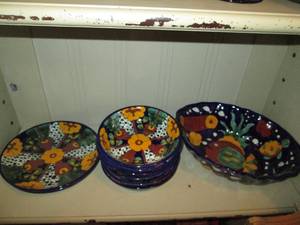 lot 422 image: 9pc Mexican Talavera plate and bowl set