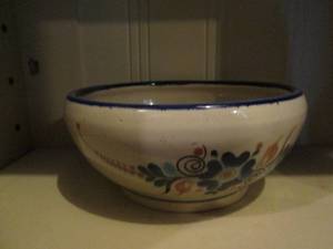 lot 421 image: Vintage Mexican Tonala Pottery bowl...
