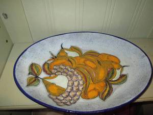 lot 423 image: Large oblong Mexican Talavera serving platter