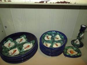 lot 424 image: 14pc Mexican Talavera hand painted Talavera plate and bowl set