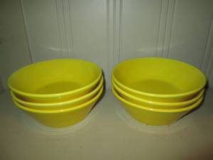 lot 425 image: 6pc Yellow ceramic bowl set...