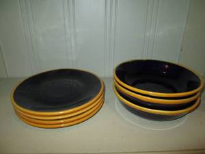lot 427 image: 7pc Mexican Glazed stoneware plates and bowls