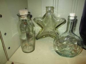 lot 435 image: Trio of assorted Mexican corked glass containers