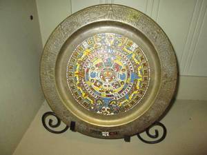 lot 439 image: Vintage tin sundial style display plate with metal stand
