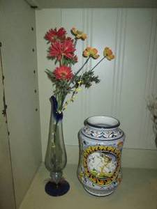lot 440 image: Hand painted leaf ceramic urn with faux flowers