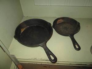 lot 442 image: (2) Assorted size cast iron frying pans
