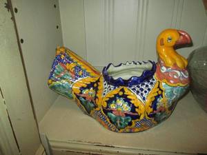 lot 443 image: Large Mexican Talavera Peacock planter