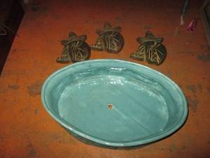 lot 450 image: Decorative Glazed oblong Mexican terracotta serving dish