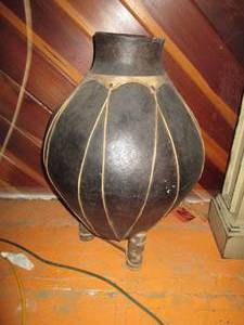 lot 479 image: Large Vintage Mexican Tarahumara pot approximately 28 tall