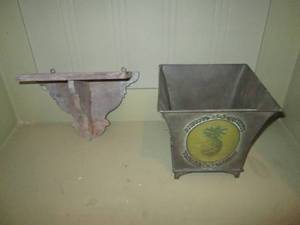 lot 491 image: Vintage tin pineapple vase and decorative wood wall mount shelf