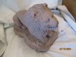 lot 0500 image: Hand carved animal figure