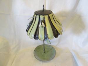 lot 208 image: Vintage tin art deco flower and bee...
