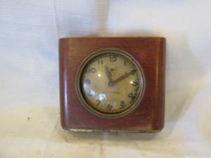 lot 212 image: Antique wood encased Seth Thomas de...